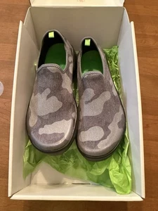 Oofos Omg Damengröße 8,5 leichte Erholungs-Slipper bequeme schwarze Camouflage-Muster - Bild 1 von 11
