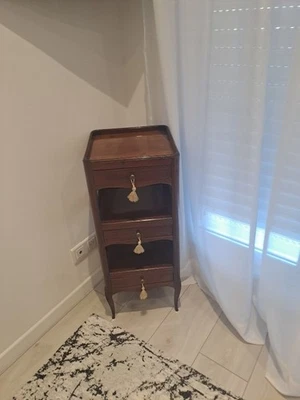 petit guéridon de salon volant  fin XVIIIème en acajou massif de forme carrée.  - Photo 1/2