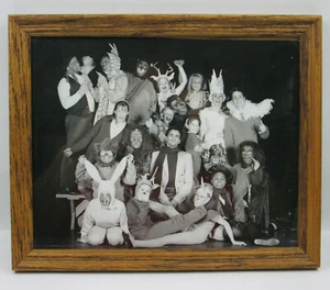 Grupo de Teatro Escolar Estudiantes en Disfraz Foto Enmarcada Contemporánea SF Bay Area 3 - Imagen 1 de 5