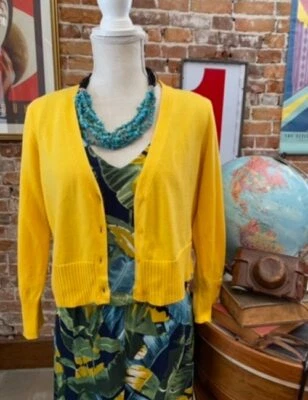 Suéter cárdigan Isaac Mizrahi Sahara amarillo manga 3/4 botones recortados delantero Foto 1 de 4