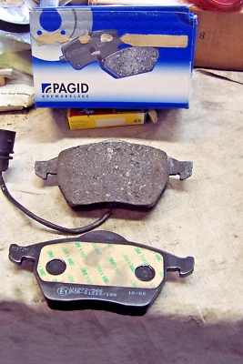 PASTILLAS FRENO DELANTERAS AUDI V/W PAGID D600P 355008411 SE ADAPTA A4 A6 PASSAT 2000-06 ALEMÁN Foto 1 de 2