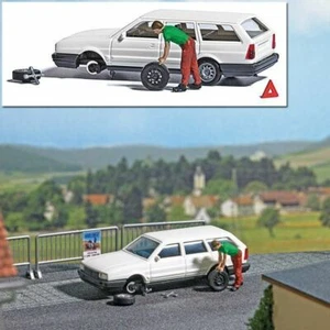 1:87 Busch # 7827 Roadside Tire Blowout, VW Passat Wagon, Driver, Accessories - Picture 1 of 1