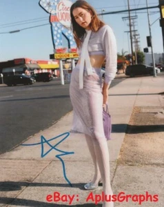 ALANA HAIM... Hollywood's Newest It Girl (Licorice Pizza) SIGNED - Picture 1 of 1