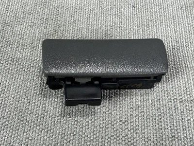 Nissan Xterra 2000-2006 guantera pestillo gris OEM Foto 1 de 4