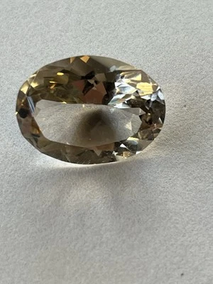 Piedra preciosa de cuarzo ahumado suelta natural facetada (color claro) Foto 1 de 3