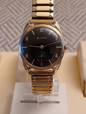 Bulova President 17 j cuerda manual esfera negra con orejeras de gato, como nuevo reparado. Foto 1 de 4