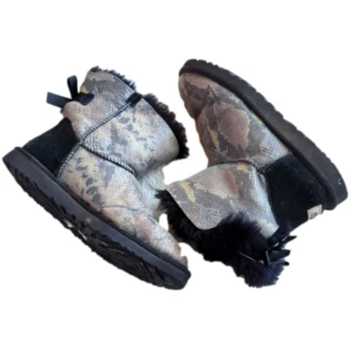 UGG Womens Black Mini Bailey Rear Bow Snake Suede Sheepskin Boorlts Size 7.5 - Image 1 of 4