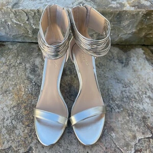 Jewel Badgley Mischka Metallic Gold Ankle Wedge Sandals Size 9 - Picture 1 of 11