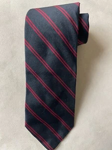 Corbata de seda delgada negra y roja Track Stripes para hombre de Churchill & Co. TRAD Ivy usada en excelente estado - Imagen 1 de 2