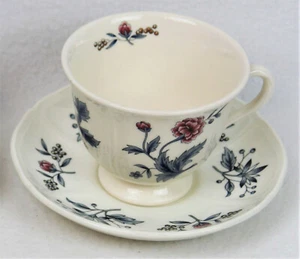 Vintage Wedgwood Cup Saucer Set Williamsburg Potpourri Floral Blue Red England - Picture 1 of 9