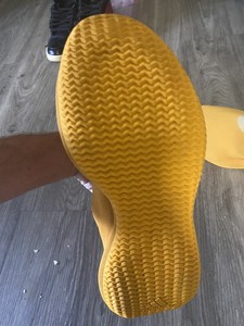 yeezy knit runner prezzo