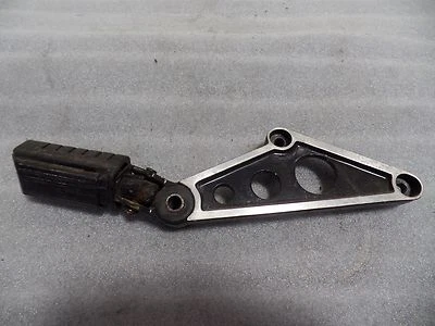 SOPORTE Y PASO ESTRIBA PASAJERO TRASERO DERECHO HONDA CB 700 SC NIGHTHAWK 84-85  Foto 1 de 3