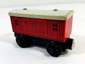 Bagaglio ferroviario in legno auto treno rosso Thomas & Friends magnetico - Foto 1 di 7
