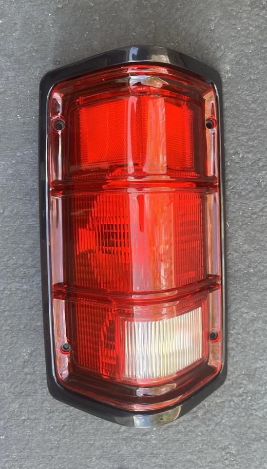 Conjunto de luz trasera - regular TYC 11-3192-01 para Dodge Dakota 88-96 Foto 1 de 2