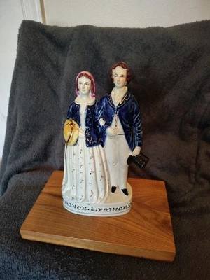Estatueta antiga "Príncipe e Princesa" sem marca Flatback 9" de altura - Imagem 1 de 4