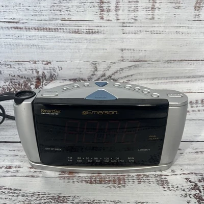 Emerson Research CKS3528 SmartSet Time Projection Dual Alarm Clock Radio AM/FM - Image 1 of 4