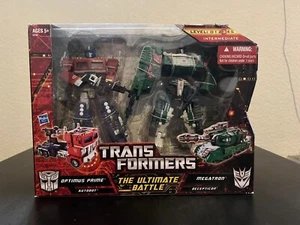 TRANSFORMERS GENERATIONS THE ULTIMATE BATTLE OPTIMUS PRIME VS MEGATRON TANK - Picture 1 of 7