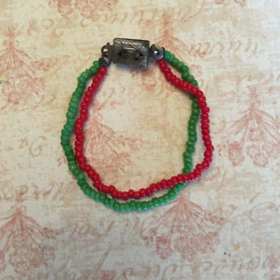 Оригинальное винтажное ожерелье трудно найти для 8-дюймовых кукол Madame Alexander зеленое и красное No1 - Изображение 1 из 3