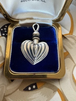Colgante Perfume Corazón Hinchado Plata Esterlina Caviar Lagos De Colección Foto 1 de 4