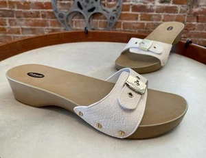 Dr. Scholl's Gardenia Cream Adjustable Slide Buckle Classic Faux Wood Sandal New - Picture 1 of 3