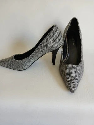 Women's Charlotte Russe Fabric Black & White Herringbone Classic Style Pump Sz7M - Image 1 of 4