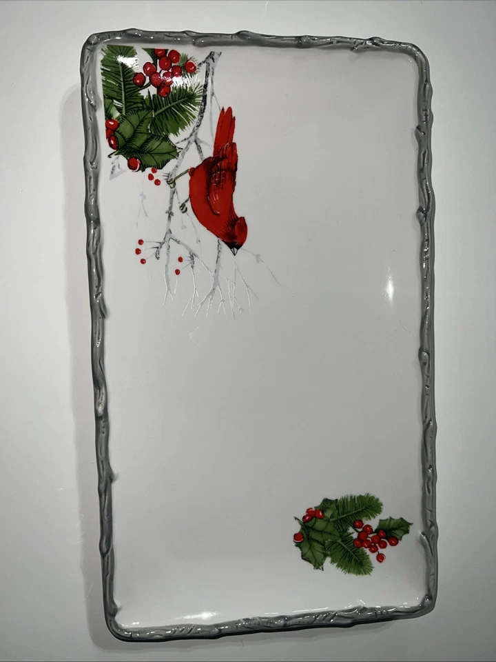 Керамическое прямоугольное блюдо Cardinal Holly Berry от Global Design Connection  - Изображение 1 из 4