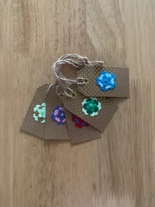 HANDGEFERTIGT 5x Set Geschenketiketten, Papierblumen, Goldflecken zu jedem Anlass mehrfarbig - Bild 1 von 7