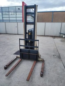 Crown Full Electric lightweight Walkie Stacker 3300 20MT forklift good battery - Picture 1 of 3