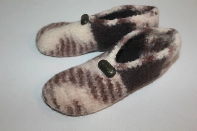 Gestrickte & gefilzte Hausschuhe „Im Landhausstil“ Gr. 38 Handarbeit schön warm - Bild 1 von 3