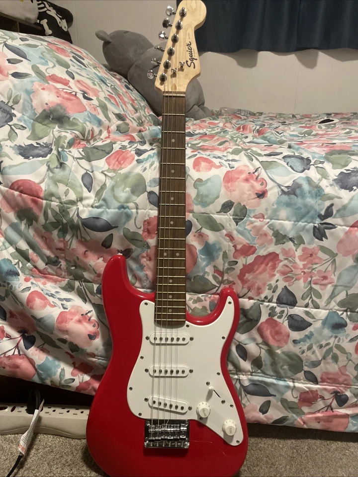 Guitarra Eléctrica Squier Fender Stratocaster Rojo Cereza Foto 1 de 4