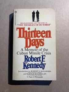 THIRTEEN DAYS by Robert F. Kennedy 1969 Signet paperback CUBAN MISSILE CRISIS - Picture 1 of 3