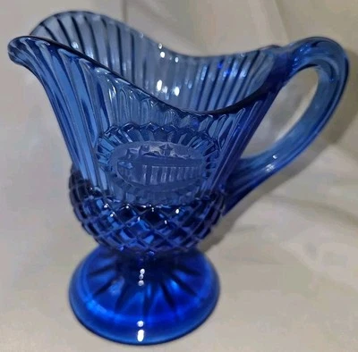 Vintage Avon Mount Vernon George and Martha Washington Fostoria 5.25" Pitcher - Изображение 1 из 4