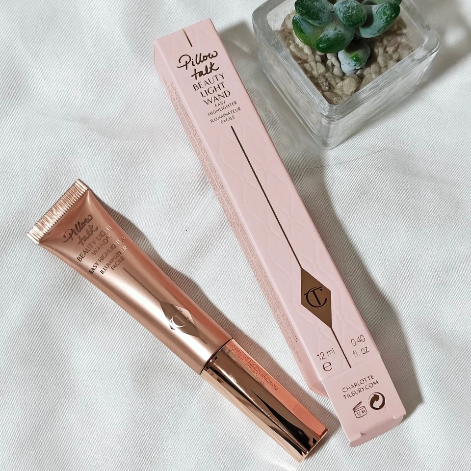 New CHARLOTTE TILBURY Beauty Light Wand Pillow Talk 0.4oz/12ml Highlighter - Image 1 of 1