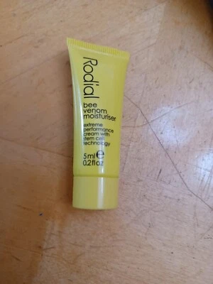 Crema hidratante Rodial Bee Venom 0,2 oz, hecha en Reino Unido Foto 1 de 2