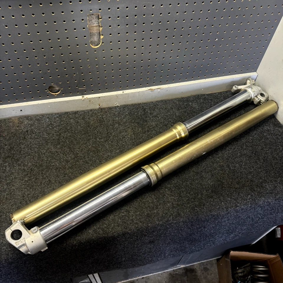 04-08 HONDA CRF250 CRF450 250 450 OEM SHOWA HORQUILLAS DELANTERAS SUSPENSIÓN AMORTIGUADOR (BUENO) Foto 1 de 4