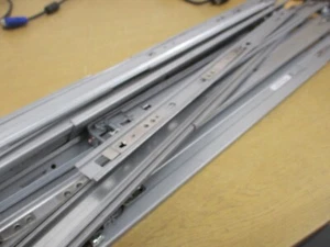 Lot of assorted used server rack rails - 5305 - Photo 1/6