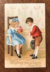 Firmado Clapsaddle NIÑO Flores a NIÑA ¡Antigua Postal De Colección IAPC en Relieve! - Imagen 1 de 2