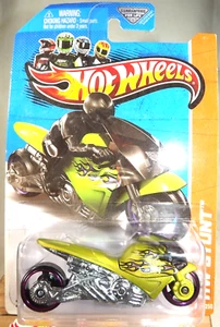 2013 Hot Wheels #100 HW Stunt - HW Moto STREET NOZ Satin Green w/Black MC3 Spoke - Picture 1 of 5