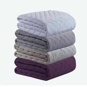 Flauschige Samt super weiche warme Kuscheldecke mit bestickten Mini Punkten - Bild 1 von 19