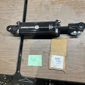 John Deere TY22506 hydraulic cylinder - Picture 1 of 5