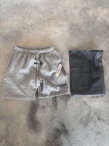 Essential Shorts Dark Grey Large New Free Shipping - Picture 1 of 2
