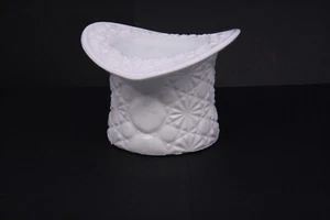 Sombrero de copa con margarita y botón plato de caramelo vaso de leche - Imagen 1 de 10