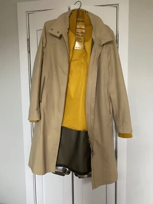 Abrigo deportivo Prada beige con capa de chaqueta acolchada adjunta vintage Foto 1 de 3