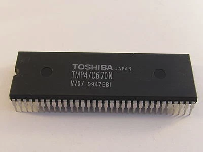 TMP47C670N-V707 Toshiba CMOS 4Bit Microcontroller im SDIP64 Gehäuse - Image 1 of 2