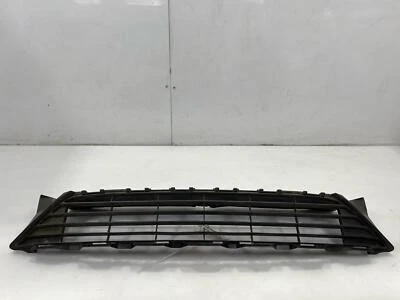 2015 - 2017 丰田普锐斯 C 下保险杠散热器格栅原始设备制造商 5311252490 — 第 1/4 张图片