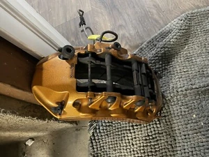 2010 NISSAN GT-R R35 GTR 3.8L OEM BREMBO BRAKE CALIPERS RIGHT FRONT DBA ROTOR - Picture 1 of 5