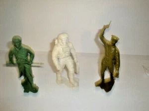 Marx Soldaten Action Figuren 3er Set 2. Weltkrieg WW II 2 grün 1 Astronaut!! - Bild 1 von 9