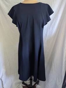 DKNY kurzes marineblaues Kleid mit Flatterärmeln Gr. 12 Scuba Fit & Flare schick minimalistisch neu mit Etikett - Bild 1 von 8