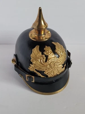 Casco Pickelhaube de cuero alemán estilo prusiano casco de oficial con clavos usado en excelente estado Foto 1 de 4