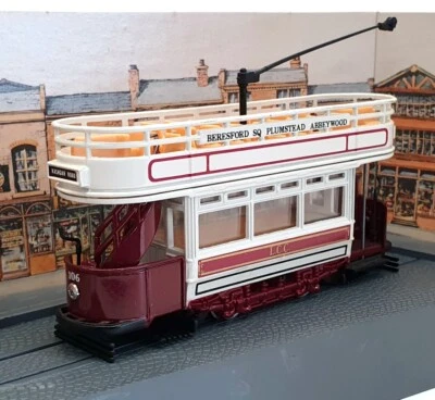 Corgi 12cm Long Diecast C991/1 - Tramcar LCC #106 - Maroon/White - Photo 1/4